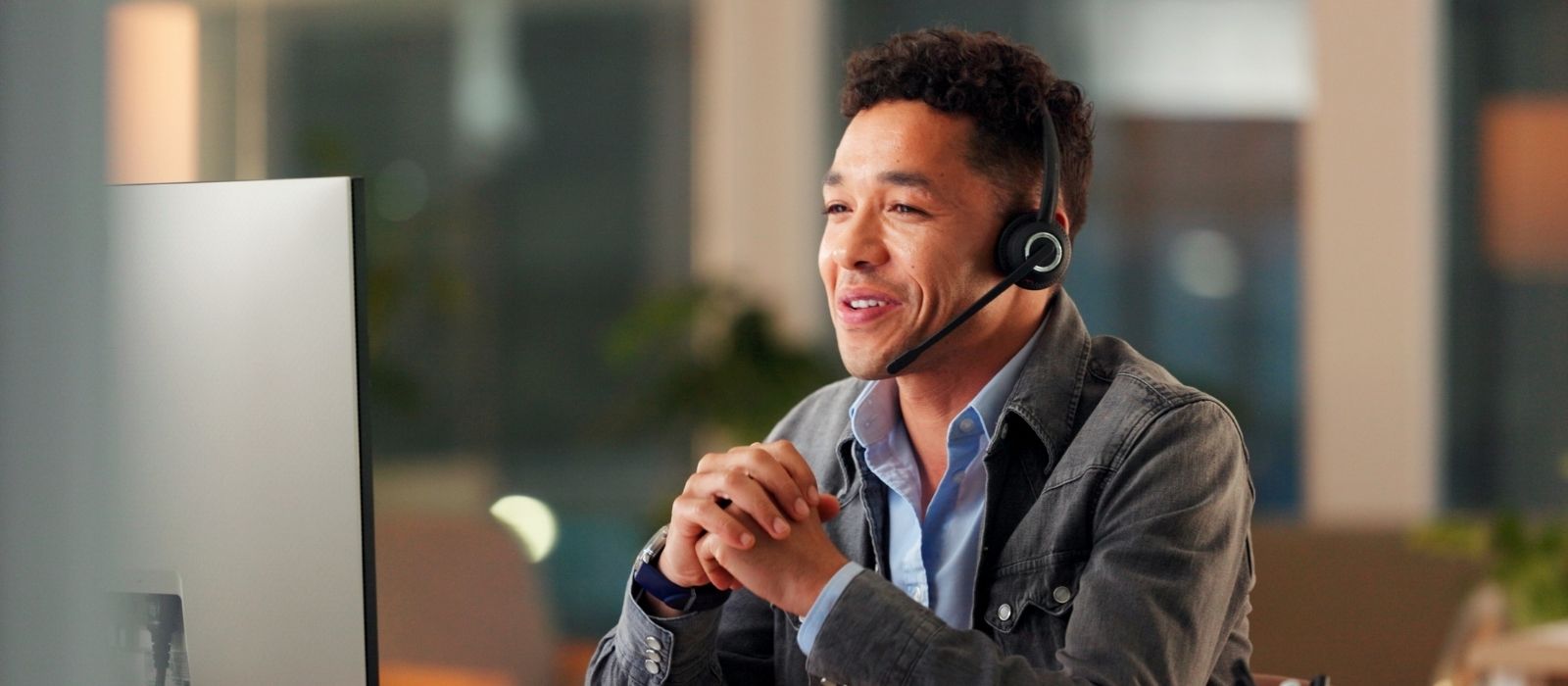 helpful contact center employee